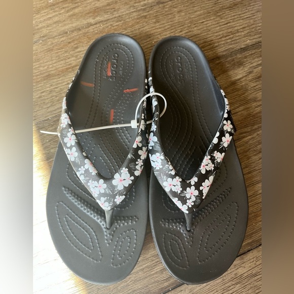 CROCS Shoes - Floral crocs flip flops
